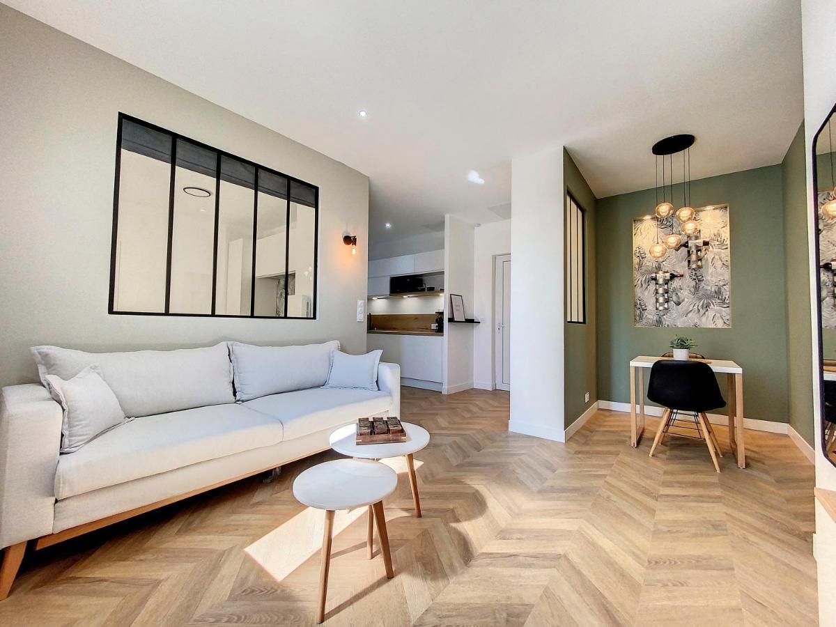 Appartchic - Appartement Standing - Plein Centre & Parking Prive Créon Exteriör bild