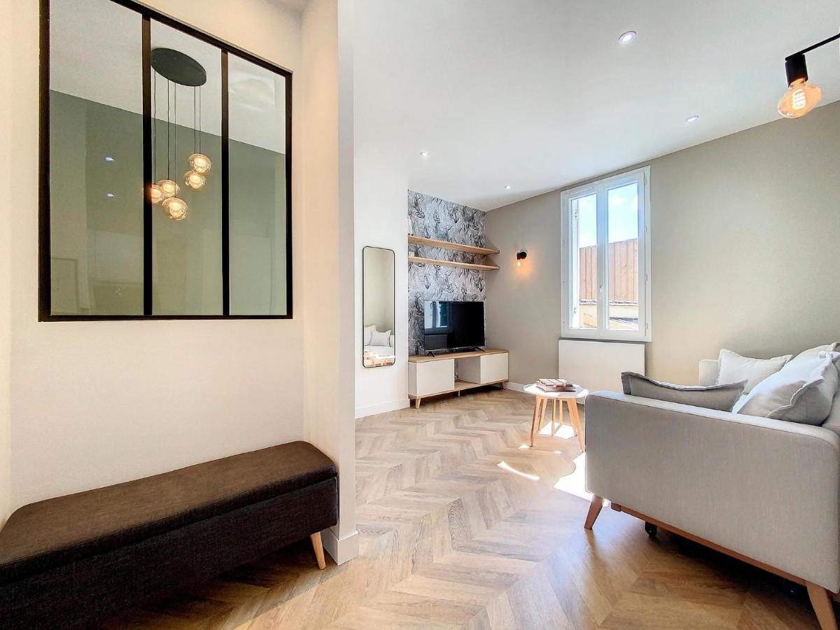 Appartchic - Appartement Standing - Plein Centre & Parking Prive Créon Exteriör bild
