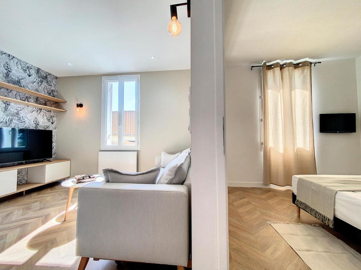 Appartchic - Appartement Standing - Plein Centre & Parking Prive Créon Exteriör bild